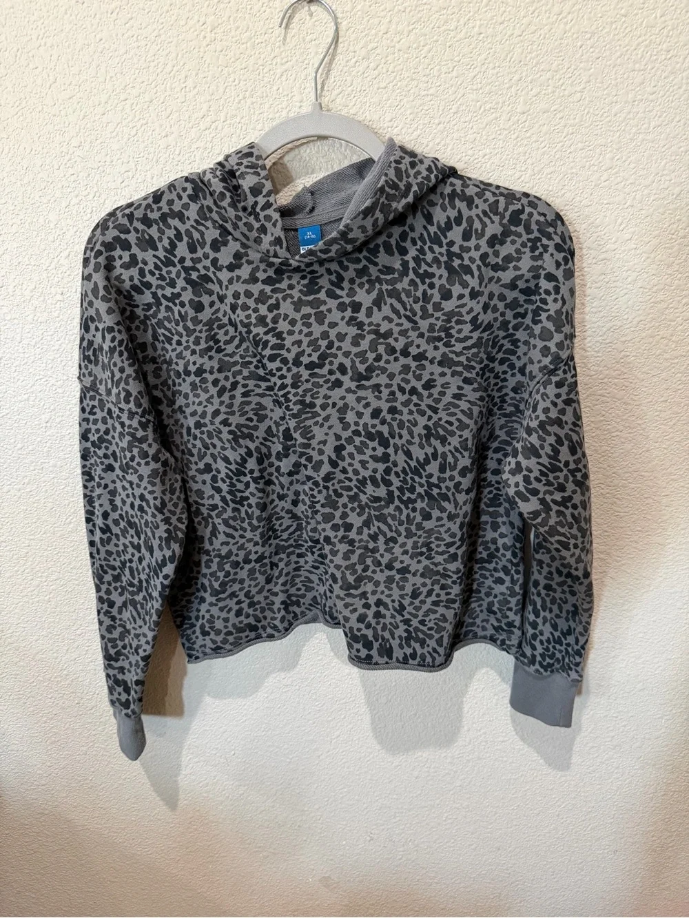 Old Navy Girls cropped leopard print grey sweatshirt 14-16